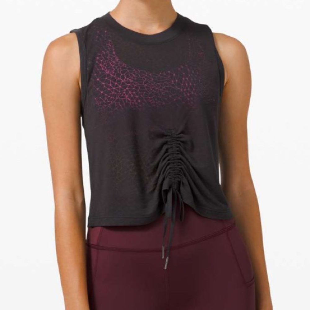 #386 Lululemon Cinch Me Up Front Tank *Veil
Black - Approx Sz 6 (PTp 18”)